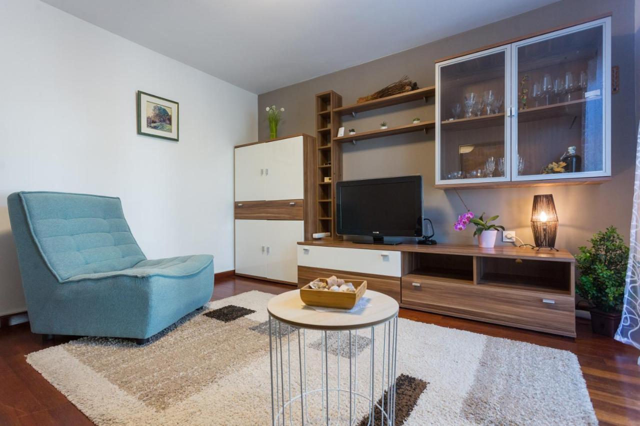 Apartments Lidija - Sea View Apartment With Exclusive Right Of Using Hot Tub Or Split Level Apartment With Exclusive Right Of Using Pool Podstrana Extérieur photo