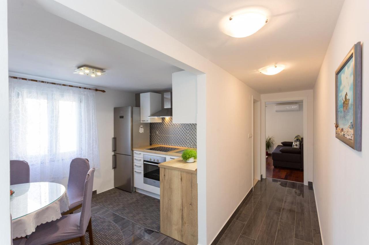 Apartments Lidija - Sea View Apartment With Exclusive Right Of Using Hot Tub Or Split Level Apartment With Exclusive Right Of Using Pool Podstrana Extérieur photo