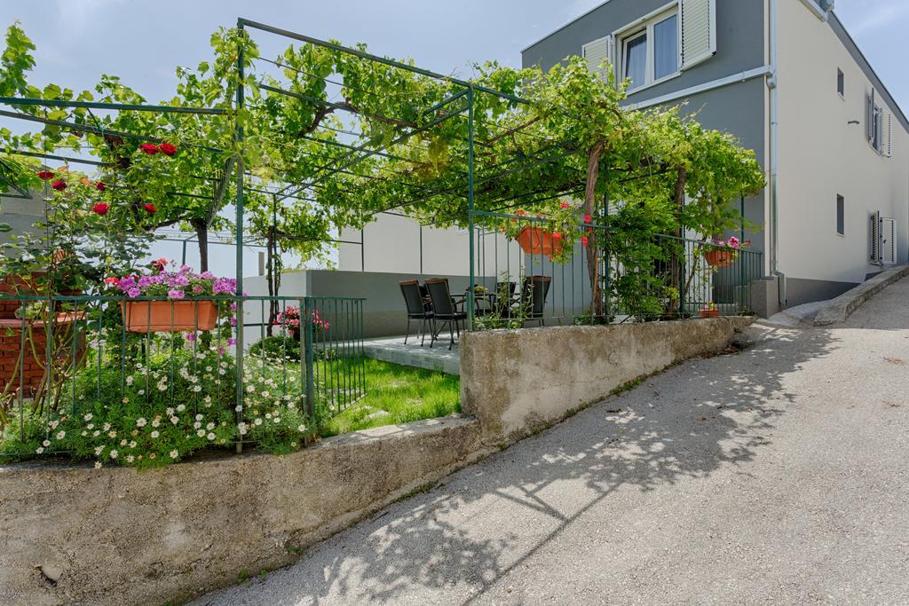 Apartments Lidija - Sea View Apartment With Exclusive Right Of Using Hot Tub Or Split Level Apartment With Exclusive Right Of Using Pool Podstrana Extérieur photo