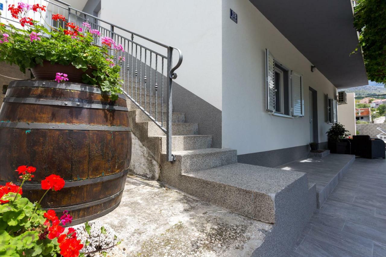 Apartments Lidija - Sea View Apartment With Exclusive Right Of Using Hot Tub Or Split Level Apartment With Exclusive Right Of Using Pool Podstrana Extérieur photo
