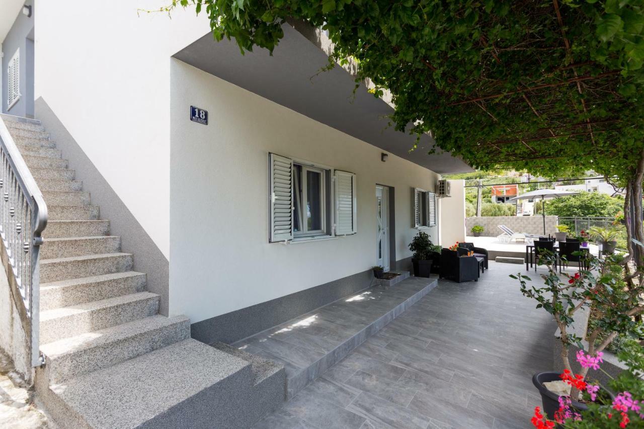 Apartments Lidija - Sea View Apartment With Exclusive Right Of Using Hot Tub Or Split Level Apartment With Exclusive Right Of Using Pool Podstrana Extérieur photo