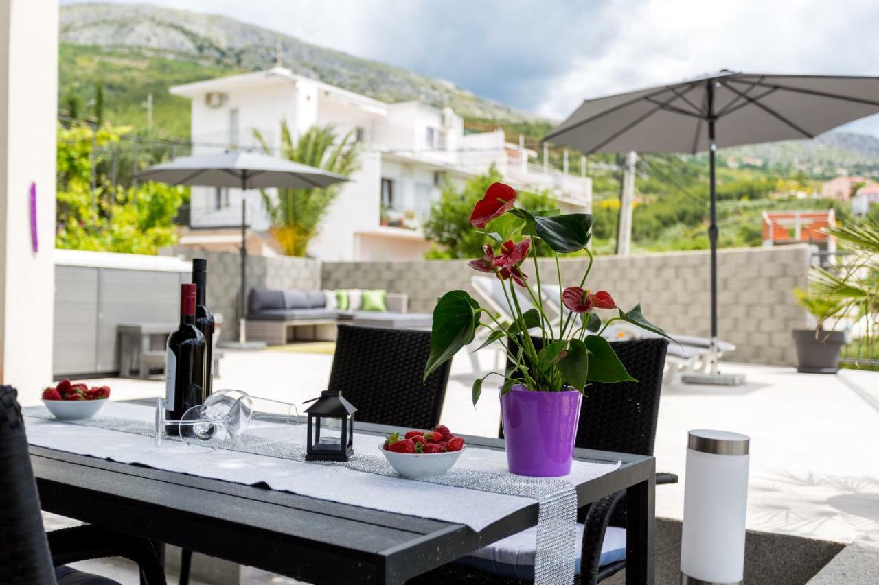 Apartments Lidija - Sea View Apartment With Exclusive Right Of Using Hot Tub Or Split Level Apartment With Exclusive Right Of Using Pool Podstrana Extérieur photo