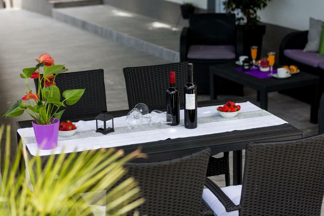Apartments Lidija - Sea View Apartment With Exclusive Right Of Using Hot Tub Or Split Level Apartment With Exclusive Right Of Using Pool Podstrana Extérieur photo