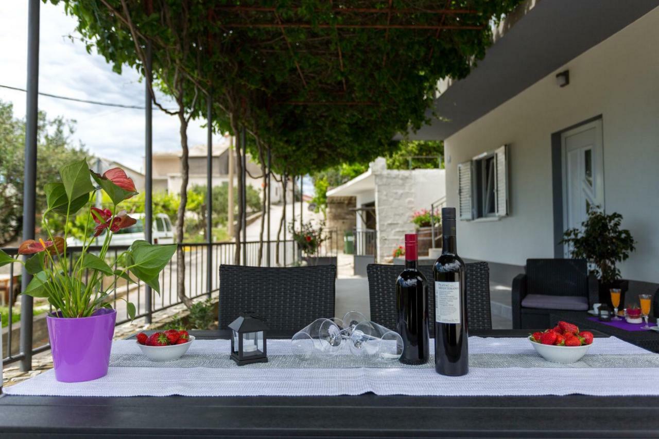 Apartments Lidija - Sea View Apartment With Exclusive Right Of Using Hot Tub Or Split Level Apartment With Exclusive Right Of Using Pool Podstrana Extérieur photo