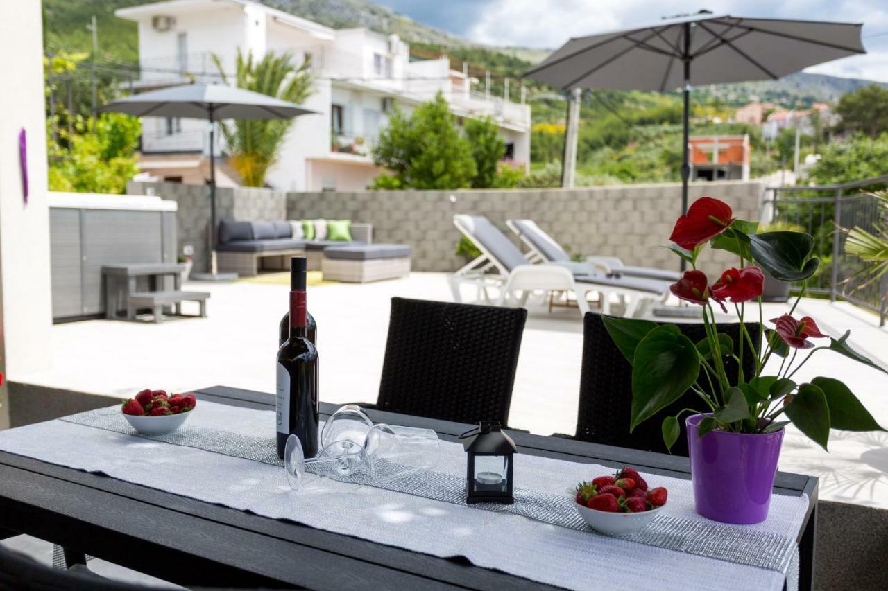 Apartments Lidija - Sea View Apartment With Exclusive Right Of Using Hot Tub Or Split Level Apartment With Exclusive Right Of Using Pool Podstrana Extérieur photo