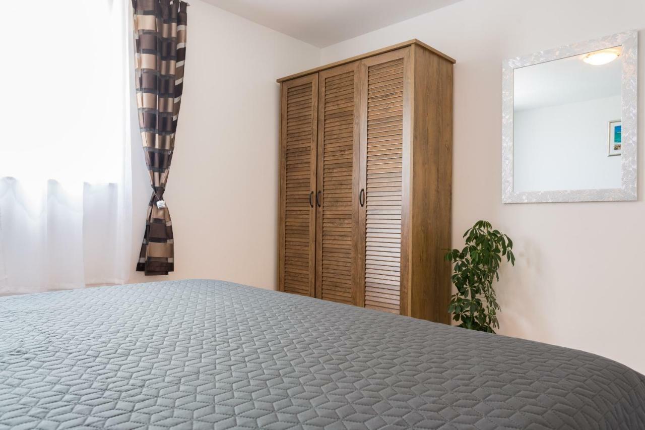 Apartments Lidija - Sea View Apartment With Exclusive Right Of Using Hot Tub Or Split Level Apartment With Exclusive Right Of Using Pool Podstrana Extérieur photo