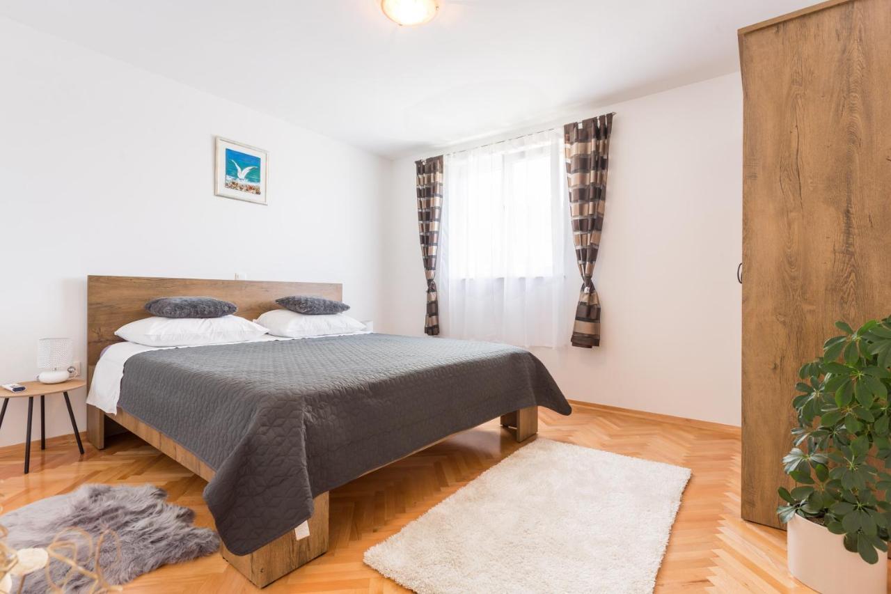 Apartments Lidija - Sea View Apartment With Exclusive Right Of Using Hot Tub Or Split Level Apartment With Exclusive Right Of Using Pool Podstrana Extérieur photo